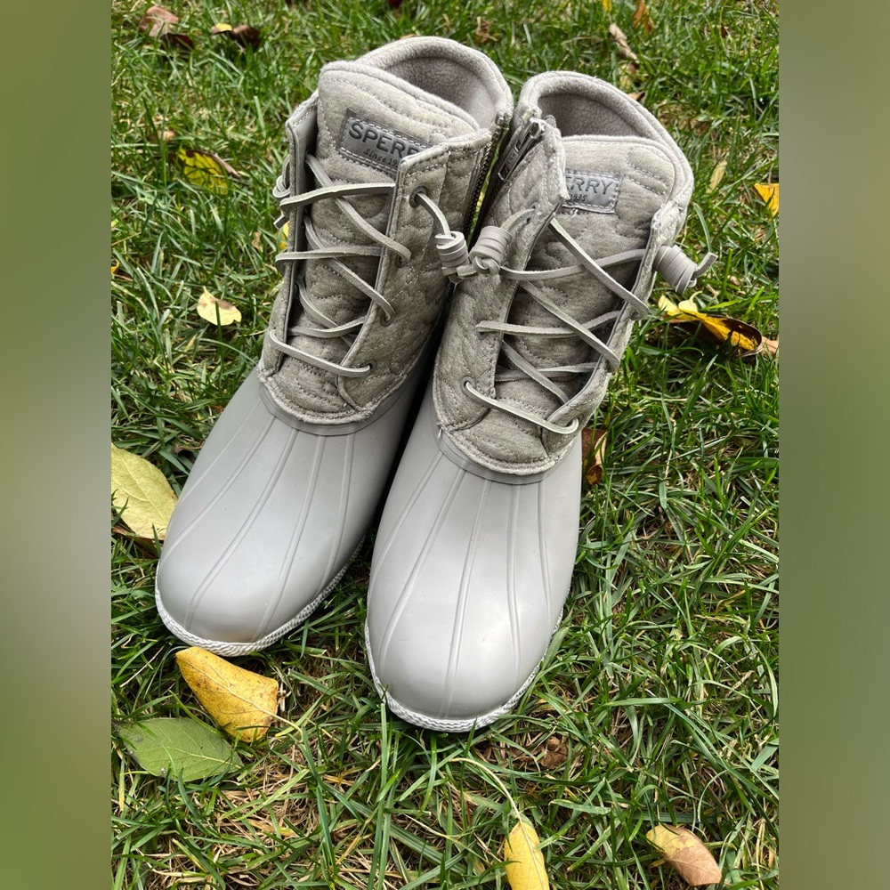 NWOB Womens Quilted Gray Sperry Duck Boots